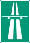 Merkkien E15 ja E16 rajoittamalla alueella on noudatettava moottoritiellä sekä sen liittymis- ja erkanemistiellä voimassa olevia liikennesääntöjä. Lisäkilvellä H4 varustettuna merkkiä voidaan käyttää ennakkomerkkinä ennen moottoritien alkamista.