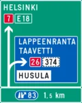Merkillä annetaan ennakkotieto risteyksen liikennesuunnista. Vihreä pohjaväri osoittaa moottoritien tai moottoriliikennetien suunnan. Musta pohjaväri osoittaa yksityisen tien suunnan. Valkoinen pohjaväri osoittaa paikalliskohteen. Keltainen pohjaväri ja musta teksti osoittaa kiertotien tai tilapäisen liikennejärjestelyn. Punaisella vinoristillä peitetty kohde osoittaa, että reitti kyseiseen kohteeseen on tilapäisesti pois käytöstä.