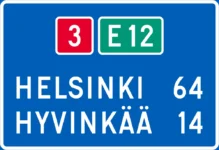 Moottoritiellä ja moottoriliikennetiellä merkin pohjaväri on vihreä.