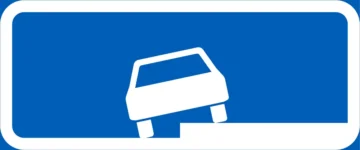 Lisäkilvellä osoitetaan ajoneuvon sijoitus reunakiveen nähden.